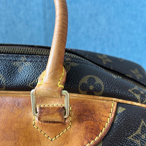 Louis Vuitton Deuville - Picture 8 of 13